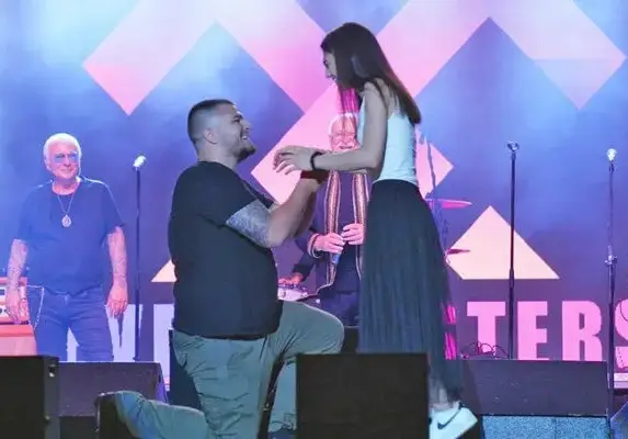 „Легендите“ ожениха влюбени в Пловдив (Снимки)