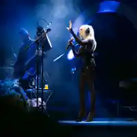 Лили Иванова се фука с обувки за 2 бона