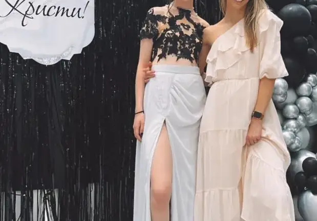 Луиза Григорова изпрати сестра си на бал