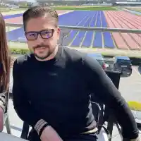 Мъжът на Галена става рокер в „Ангелите на ада“