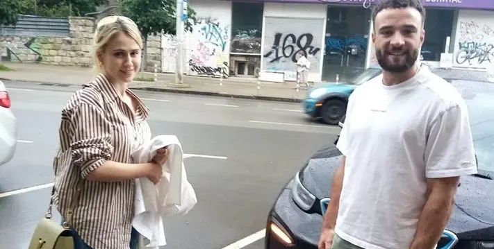 Мария Бакалова се прибра тайно в България