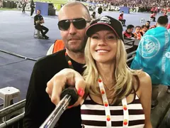 Мария Игнатова издържа мъжа си (Двамата са на меден месец на аванта)