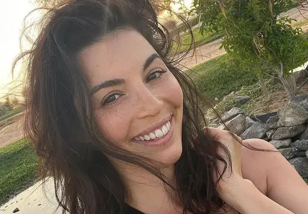 Мегз влачи куфар пълен с лютеница за Дубай (СНИМКИ)