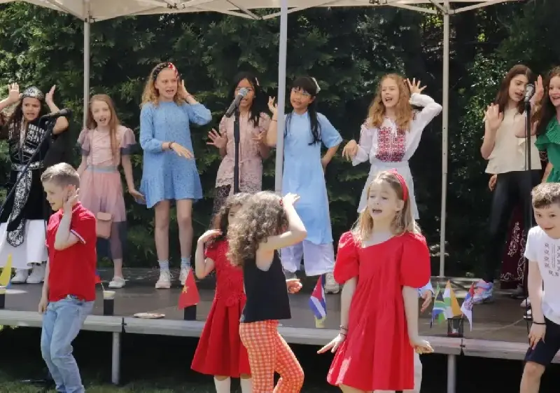 Международният фестивал на Британското училище в София – малко околосветско пътешестие