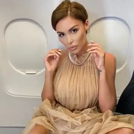 Моника Валериева отново самотна