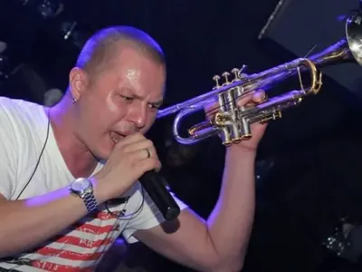 Мутри стреляли по Гъмзата и отвлекли певицата му