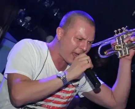 Мутри стреляли по Гъмзата и отвлекли певицата му