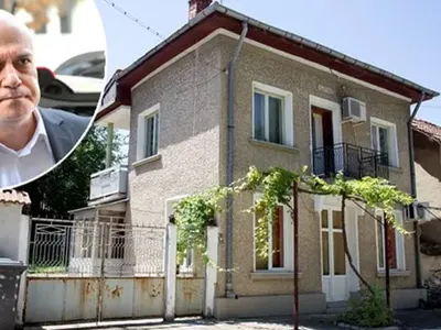 Няма да продават родната къща на Слави, нито ще я събарят