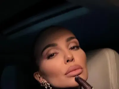 Николета Лозанова се вдетини