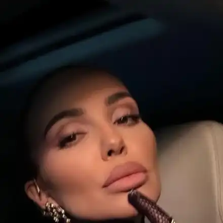 Николета Лозанова се вдетини