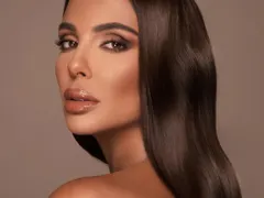 Николета се опъна