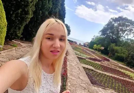 Пак цирк: Емили Тротинетката е опитала да се самоубие?