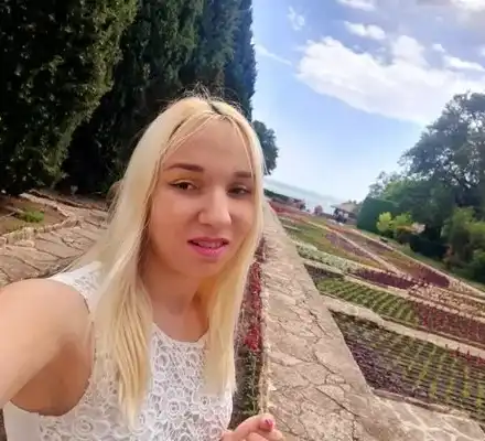 Пак цирк: Емили Тротинетката е опитала да се самоубие?