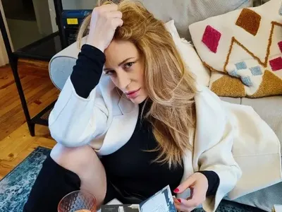 Платена бръмчалка отмъкнала гаджето на Ваня Щерева