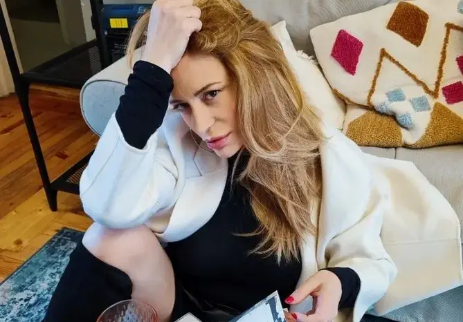 Платена бръмчалка отмъкнала гаджето на Ваня Щерева