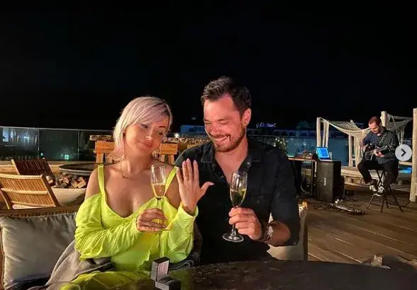 Поли Генова е сгодена, но сватба няма да има