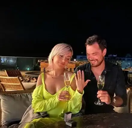 Поли Генова е сгодена, но сватба няма да има