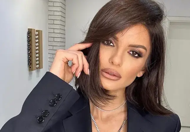 Славена Вътова показа бомбите (Горещи снимки)