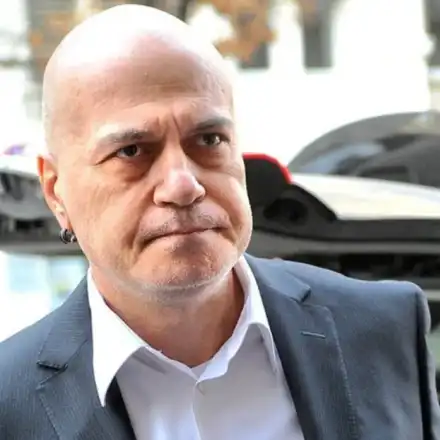 Слави подари тромпет за 10 бона на ученици