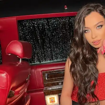 Травестит налази ергенката Айлин (Снимка)