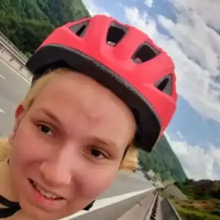 Тротинетката обеща да се самоубие, но преди това ще съди Алекс Сърчаджиева