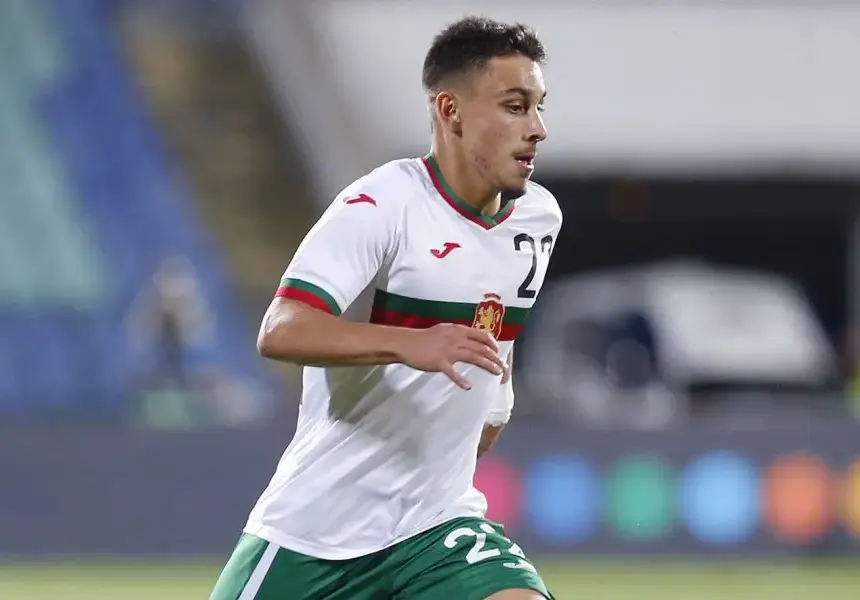 Вместо да рита с националите ни, Илиан Илиев – младши стана рибар!