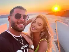 Карен на Златка надебеля с нея