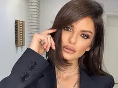 Славена Вътова показа бомбите (Горещи снимки)