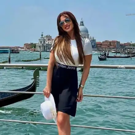 За юбилея си: Глория в хотела на Бонд