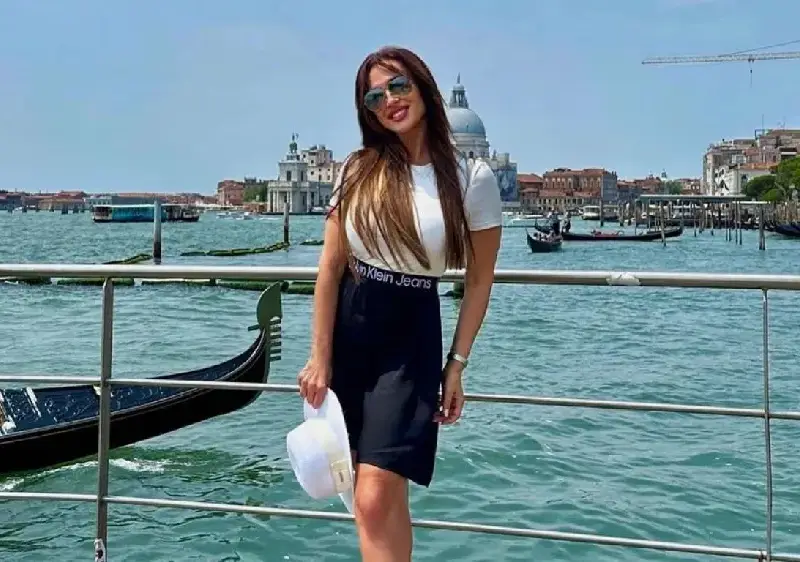 За юбилея си: Глория в хотела на Бонд