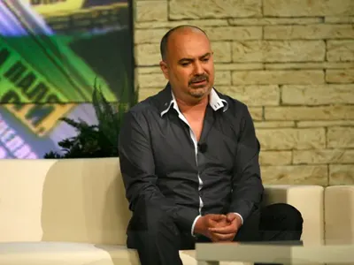 Задигнаха телефон с контакти и снимки на любовниците на Орхан Мурад