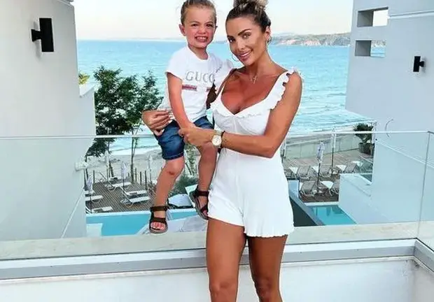 Златка Райкова помпа форми с ток