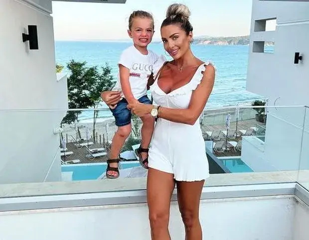 Златка Райкова помпа форми с ток