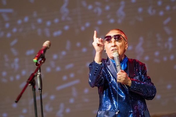 72 г. на Васко Кеца всичко му е наред! (Певецът не се тормози с диети, ляга си късно и обича диаманти)