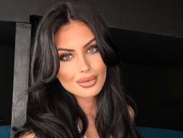 Тафкова се щракна под душа в банята! Хавлията й падна (СНИМКИ по-долу)