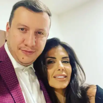 Анелия празнува рожден ден само с мъжа си