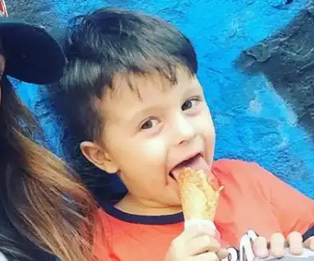 Диляна Попова води сина си на „Барби“