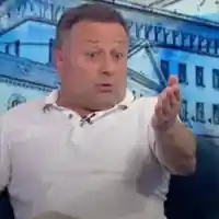 Димитър Рачков пусна двойна брадичка и коремче