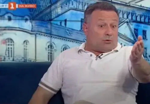Димитър Рачков пусна двойна брадичка и коремче