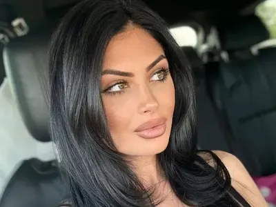 Ето с кого спи Мис България! (ФОТО САМО ТУК)