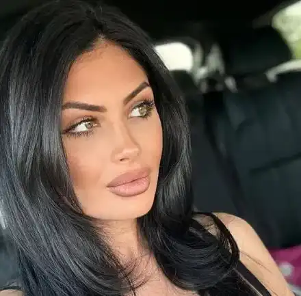 Ето с кого спи Мис България! (ФОТО САМО ТУК)