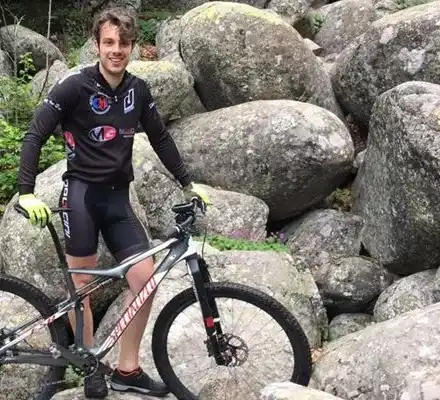 Филип Буков отрече да се е разделял с гаджето, само се „посдърпали“  (Снимки)