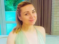 Галка от „Каризма”  се поти във фитнеса