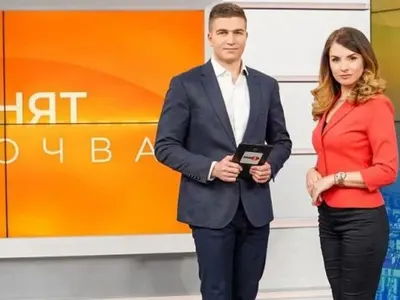 Христина Христова цял час върти букли за ефир