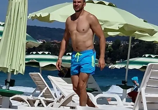 Ивайло Захариев на почивка без децата