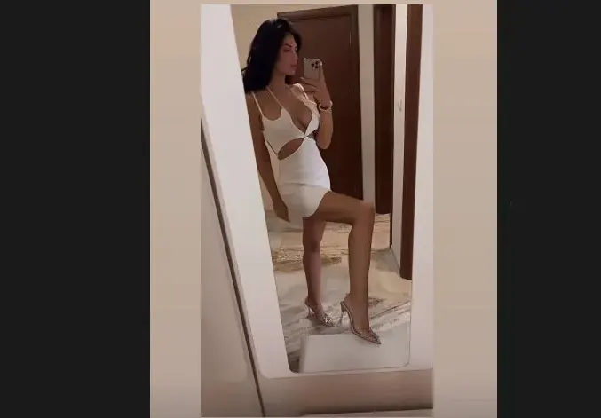 Издънка! Мис България си удължи краката с нескопосан фотошоп (СНИМКА)