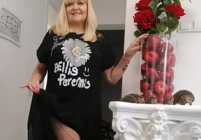 Катя Близнакова брои 1200 лева за античен порцеланов сервиз СНИМКИ