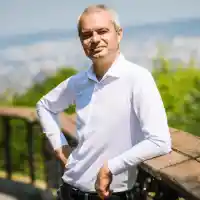 Копейкин тежи 60 кила с мокри дрехи