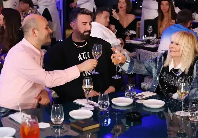 Лили пие само бяло вино