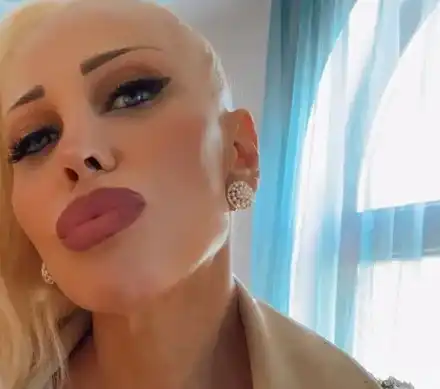 Луна изтрещя: Ще кара политиците да ядат банкноти!